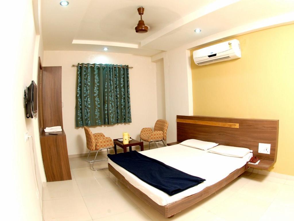 Hotel Rahi Inn Vadodara Extérieur photo