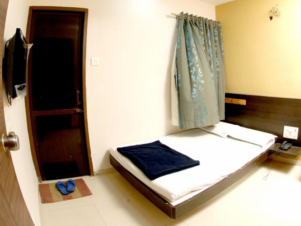 Hotel Rahi Inn Vadodara Extérieur photo